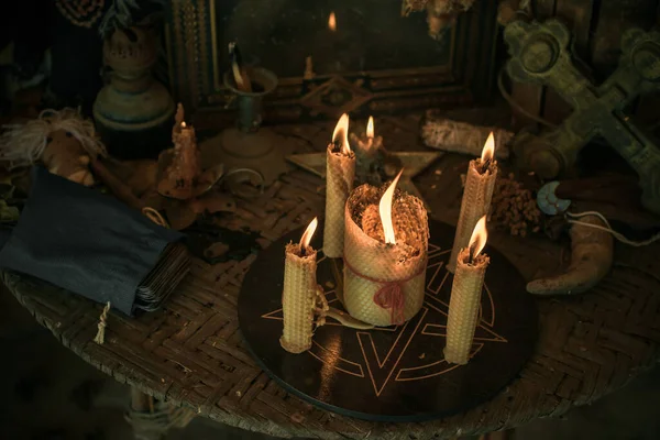 Queimaduras Vela Altar Magia Poderosa Entre Velas Conceito Pagão Wicca — Fotografia de Stock