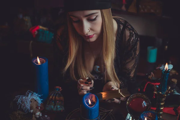 Mulher Xamã Fazendo Magia Ritual Para Ajudar Conceito Magia Pagã — Fotografia de Stock