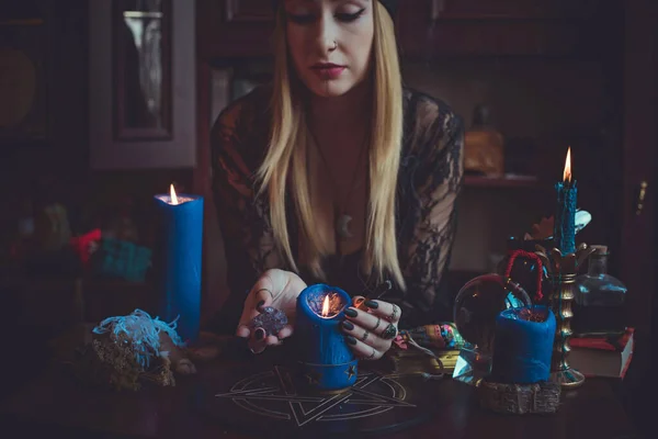 Shaman Mujer Haciendo Magia Ritual Para Ayudar Concepto Magia Pagana — Foto de Stock