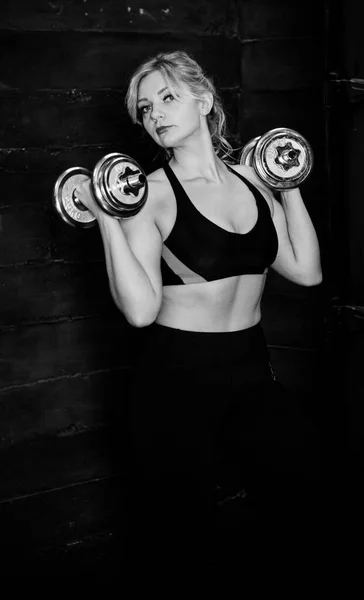 Woman Hits Heavy Bag Strong Kick Concept Fit Boxe Martial — Stock Photo, Image