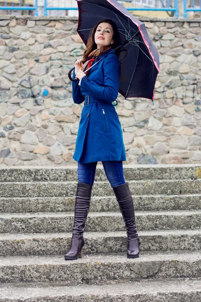 Attraktiv Ung Ledig Flicka Promenader Parken Med Paraply Höst Eller — Stockfoto