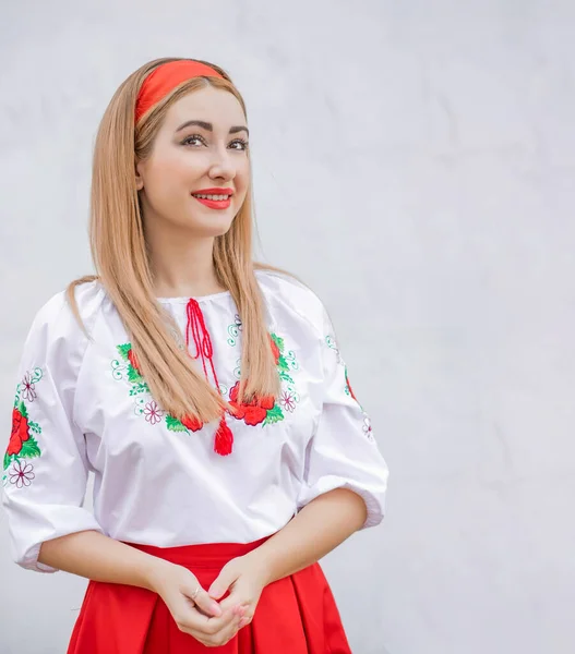 Mujer Europea Popular Moda Bordado Camisa Tradicional Concepto Traje Nacional —  Fotos de Stock