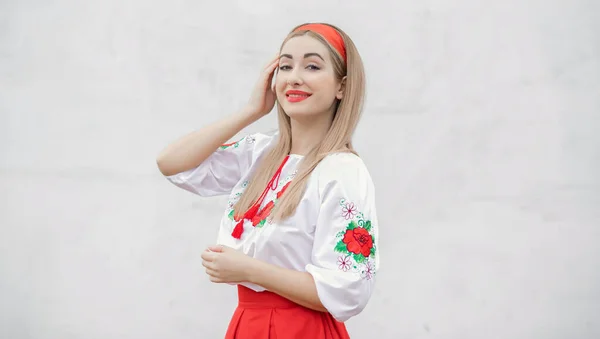 Європейська Народна Жінка Вишитій Традиційній Сорочці Концепція Національного Костюму — стокове фото