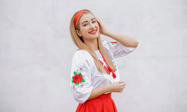 Mulher Moda Gente Europeia Camisa Tradicional Bordado Conceito Traje Nacional — Fotografia de Stock
