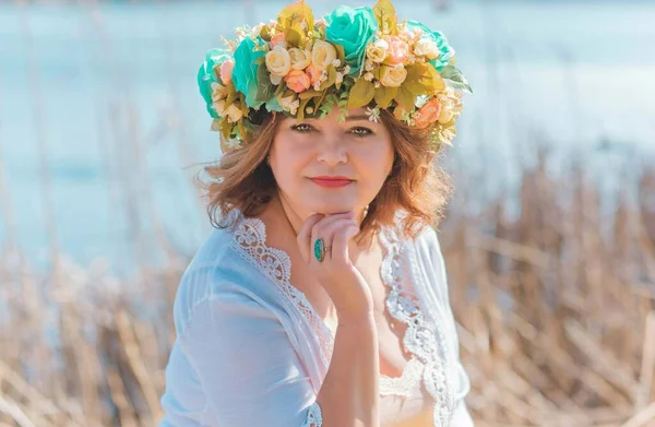 Sunny Szép Boho Etikai Stílus Hölgyeknek Plusz Méret Európai Virágkoszorú — Stock Fotó