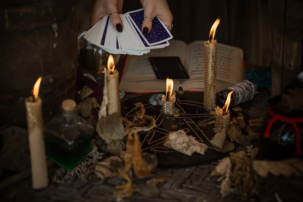 Escena Mística Con Una Vela Ritual Clara Energía Oscura Rituales —  Fotos de Stock