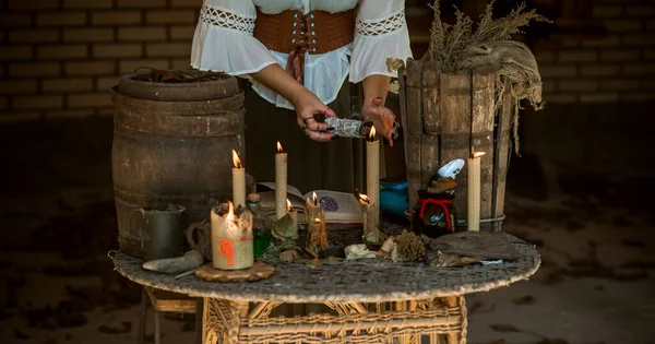 Мистическая Сцена Свечой Ритуал Ясная Темная Энергия Ритуалы Деньги Удача — стоковое фото