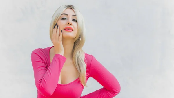 Vintage Meisje Ziet Eruit Als Een Barbie Pop Roze Tinten — Stockfoto