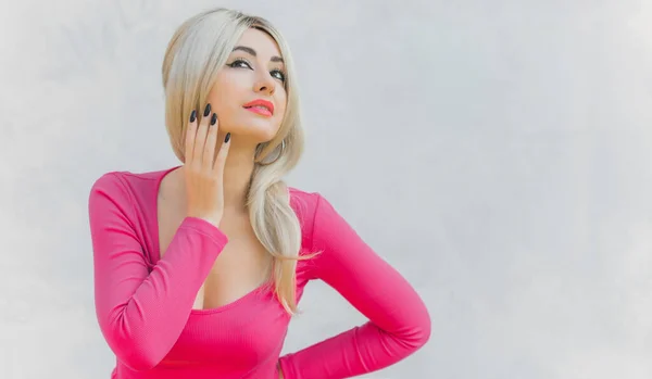 Vintage Meisje Ziet Eruit Als Een Barbie Pop Roze Tinten — Stockfoto