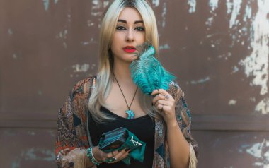 Gizemli atmosferdeki Boho kadını, esrarengiz konsept, falcılık ve kehanetler.