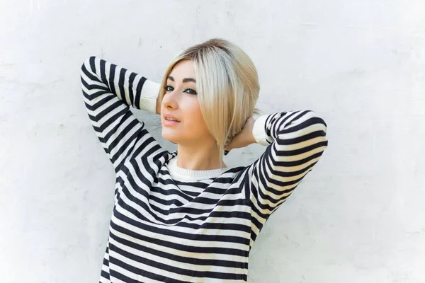 60S 70S Look Woman Blonde Hair Vintage Makeup Wear Striped — стоковое фото