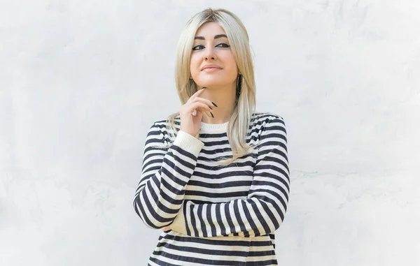 60S 70S Look Woman Blonde Hair Vintage Makeup Wear Striped — стоковое фото