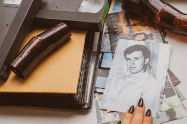 90 'ların atmosferi estetik, eski fotoğraf albümleri, eski moda eğilimleri 