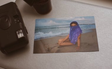 90 'ların atmosferi estetik, eski fotoğraf albümleri, eski moda eğilimleri.