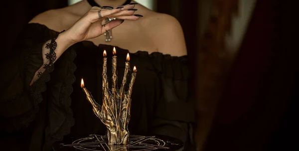 손안에 기호를 손바닥 손위의 점성술 마술의 선구자 스러운 양식의 — 스톡 사진