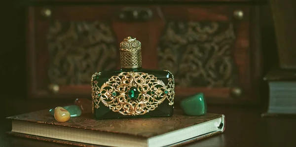Vintage Inlaid Green Gold Glass Bottle Decorative Elements Concept Beauty — Zdjęcie stockowe