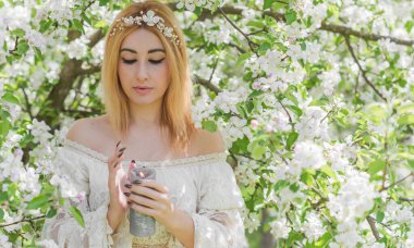 Beyaz büyü, temiz enerji reiki konsepti. Sihirli özellikler, bitkiler ve çiçekler, Slav cadı ayinleri ve esrarengiz kavramlar