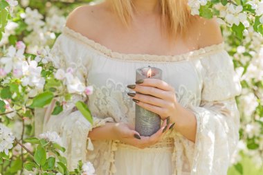 Beyaz büyü, temiz enerji reiki konsepti. Sihirli özellikler, bitkiler ve çiçekler, Slav cadı ayinleri ve esrarengiz kavramlar