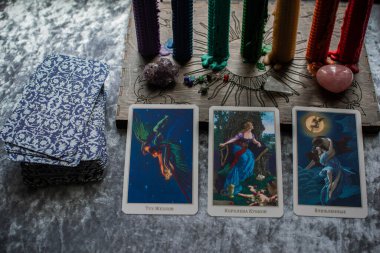 Tarot kartları ve diğer sihirler hakkındaki kehanet tahminleri. İllüstrasyon Editörü. Avrupa, Ukrayna. Kiev 24 Mart