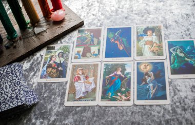 Tarot kartları ve diğer sihirler hakkındaki kehanet tahminleri. İllüstrasyon Editörü. Avrupa, Ukrayna. Kiev 24 Mart