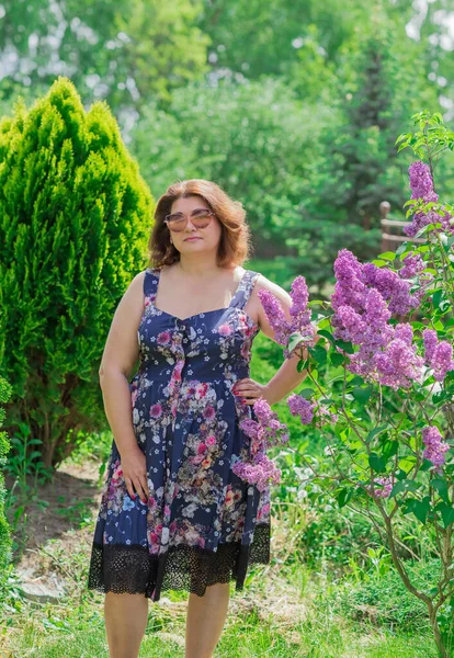 Além Tamanho Mulher Europeia Americana Natureza Vestido Romântico Azul Aproveite — Fotografia de Stock