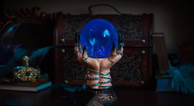 Ezoterik kavram, büyü, gelecek kehaneti ve putperestlik, cadı gücü, mihrapta ayin.