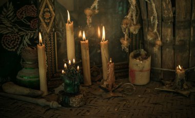 Ezoterik kavram, büyü, gelecek kehaneti ve putperestlik, cadı gücü, mihrapta ayin.