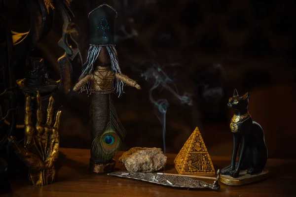 将来の予言と異教 魔術の力 祭壇に書くことの概念 — ストック写真