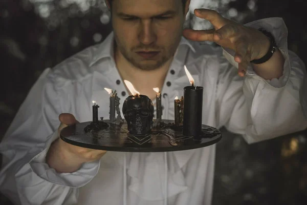 Hombre Mago Con Cosas Mágicas Concepto Halloween Disfraz Cosplay Mirada —  Fotos de Stock