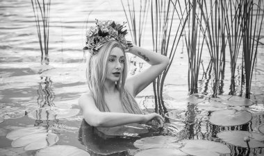 Eski Avrupa büyüsü, Gizemli Pagan sahnesi, göldeki kadın, ayin. Suda sihirli kehanet, Undina 