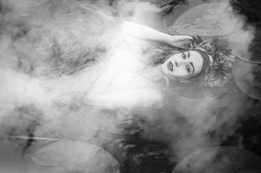 Eski Avrupa büyüsü, Gizemli Pagan sahnesi, göldeki kadın, ayin. Suda sihirli kehanet, Undina 