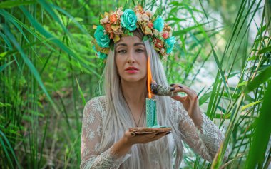 Eski Avrupa büyüsü, Gizemli Pagan sahnesi, göldeki kadın, ayin. Suda sihirli kehanet, Undina 