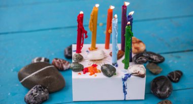  Enerji iyileştirme, reiki oturumu ya da mumlu çakra ritüelleri, cadı büyüsü, yeni dünya, alternatif tıp 