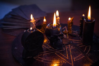  Ezoterik kavram, büyü, gelecek kehaneti ve putperestlik, putperestliğin gücü