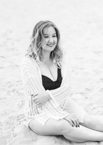 Size European American Smiling Woman Beach Enjoy Life Life People — ストック写真