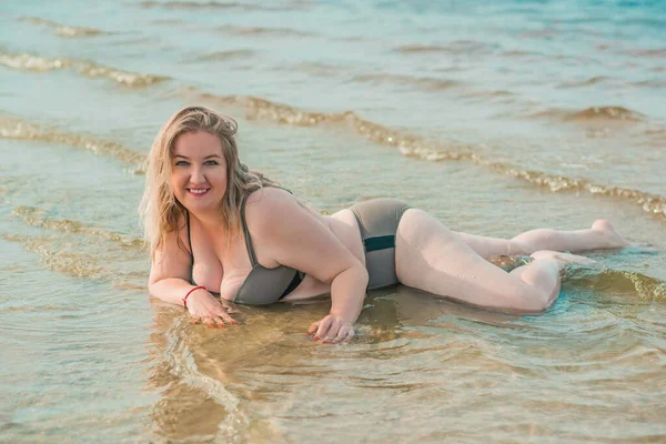 Size Donna Americana Spiaggia Godersi Vita Vita Delle Persone Xxl — Foto Stock