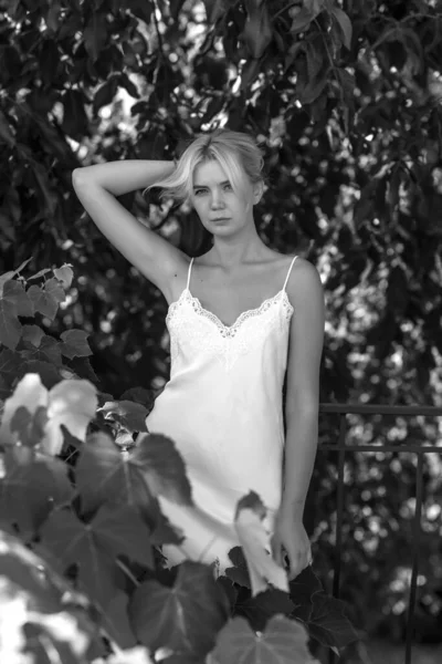 Beautiful Morning Blonde European Young Woman White Silk Dress Relaxing — ストック写真