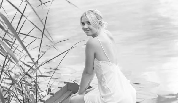 Beautiful Morning Blonde European Young Woman White Silk Dress Relaxing — ストック写真