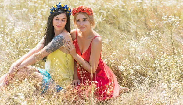 Women Ethnic Dresses Flower Wreath Hair Concept Beauty Slavic Women — Fotografia de Stock