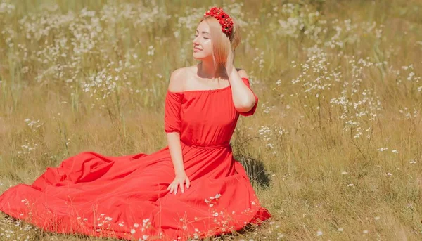 Woman Ethnic Dress Flower Wreath Hair Concept Beauty Slavic Women — ストック写真