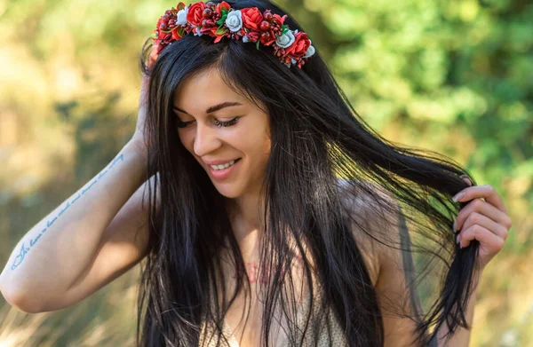 Woman Ethnic Dress Flower Wreath Hair Concept Beauty European Girl — Zdjęcie stockowe