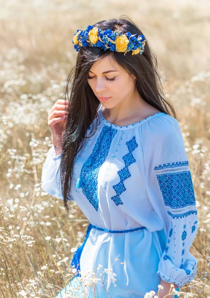Woman Ethnic Dress Flower Wreath Hair Concept Beauty European Girl — Fotografia de Stock