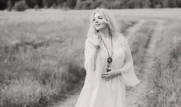 Ethnic Hippie Woman Posing Boho Long White Lace Dress Nature — Stock fotografie