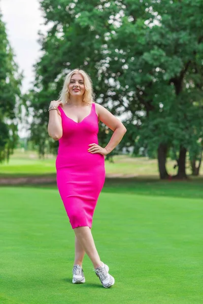 Size American Blonde Woman Pink Midi Dress Nature Life People — Stok fotoğraf