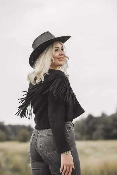 Woman American Country Style Suede Leather Boho Jacket Cowboy Hat — ストック写真
