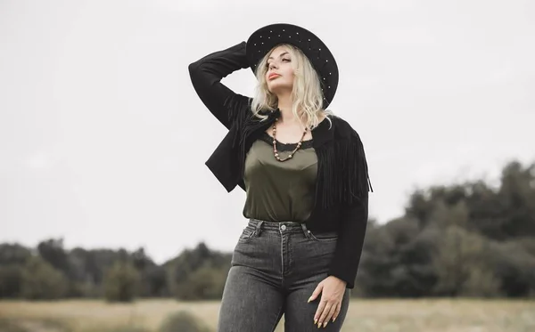 Woman American Country Style Suede Leather Boho Jacket Cowboy Hat — 스톡 사진