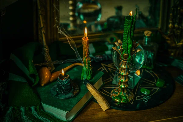 Kaarsen Branden Het Altaar Magie Tussen Kaarsen Schone Negatieve Energie — Stockfoto