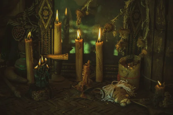 Kerzen Brennen Auf Dem Altar Magie Zwischen Kerzen Saubere Negative — Stockfoto