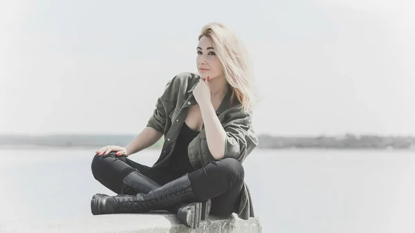 Modern Blonde Woman Mix Race Jeans Jacket Fashionable Details Model — 图库照片