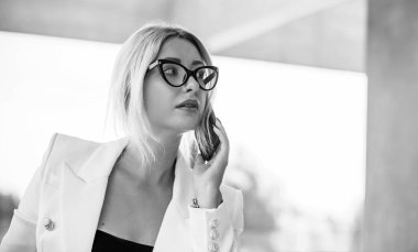 İş kadını tarzı, iş için şık kıyafetler. Modern kadın yaşam tarzı kavramı